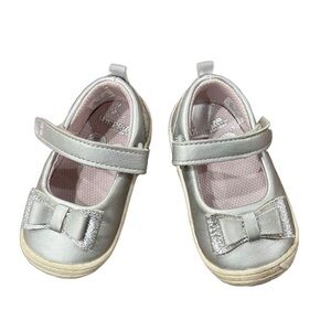 Surprize Ellen Girls Toddler Silver Sparkle Shoe with Bow Size 4
